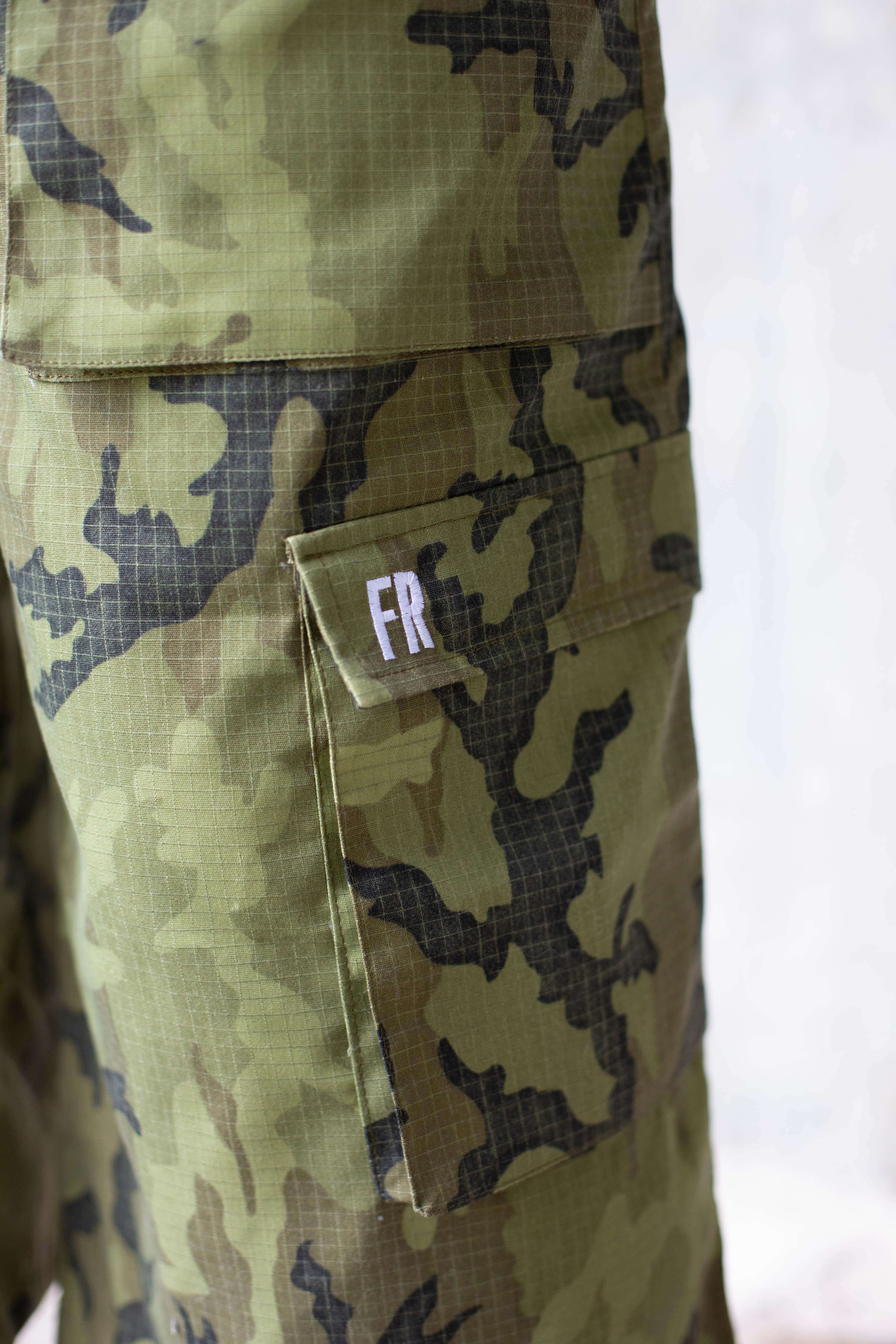MULTIPOCKET EXTRA WIDE CARGO SHORTS GREEN | FrontRowEU