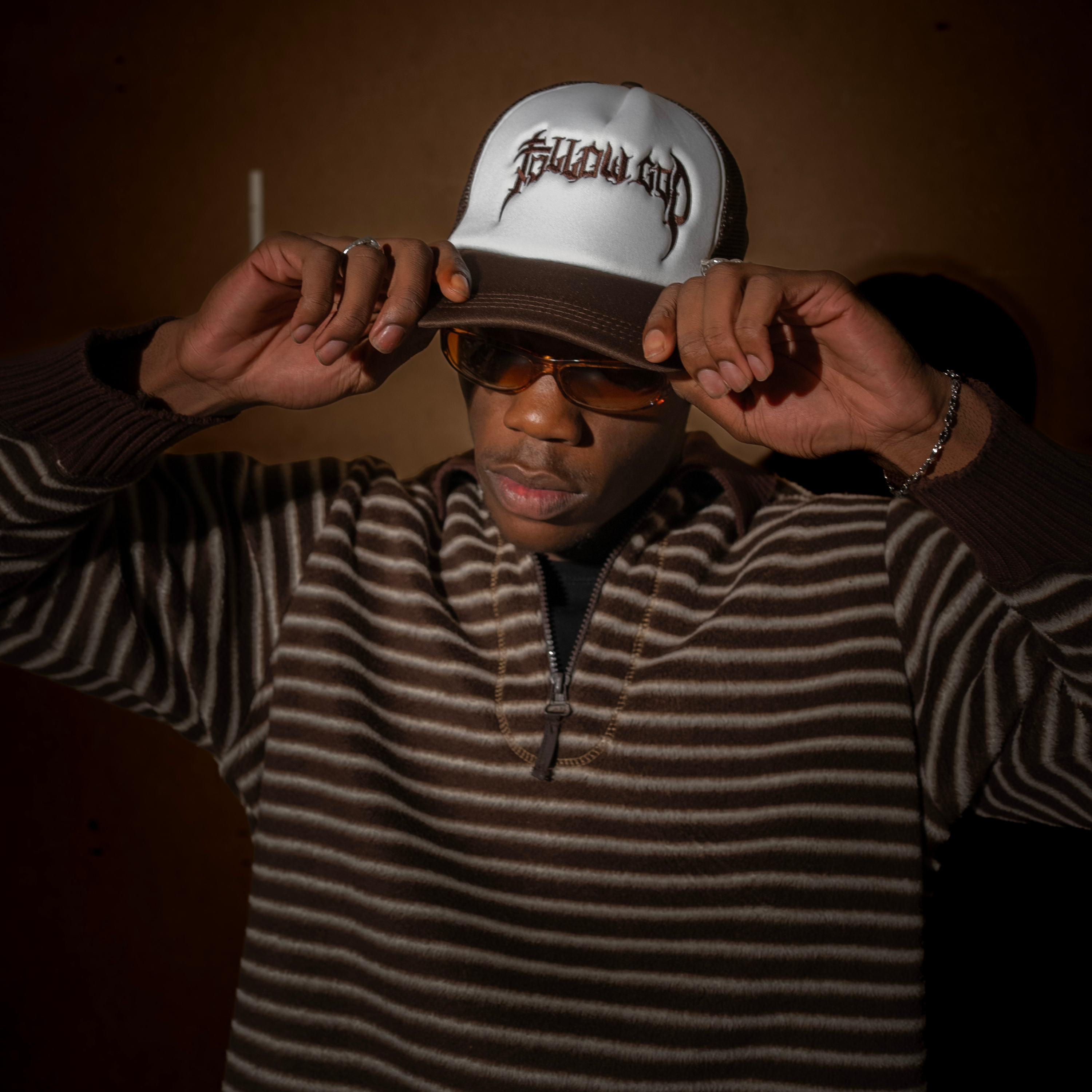 Gorra camionero, Follow God marrón 