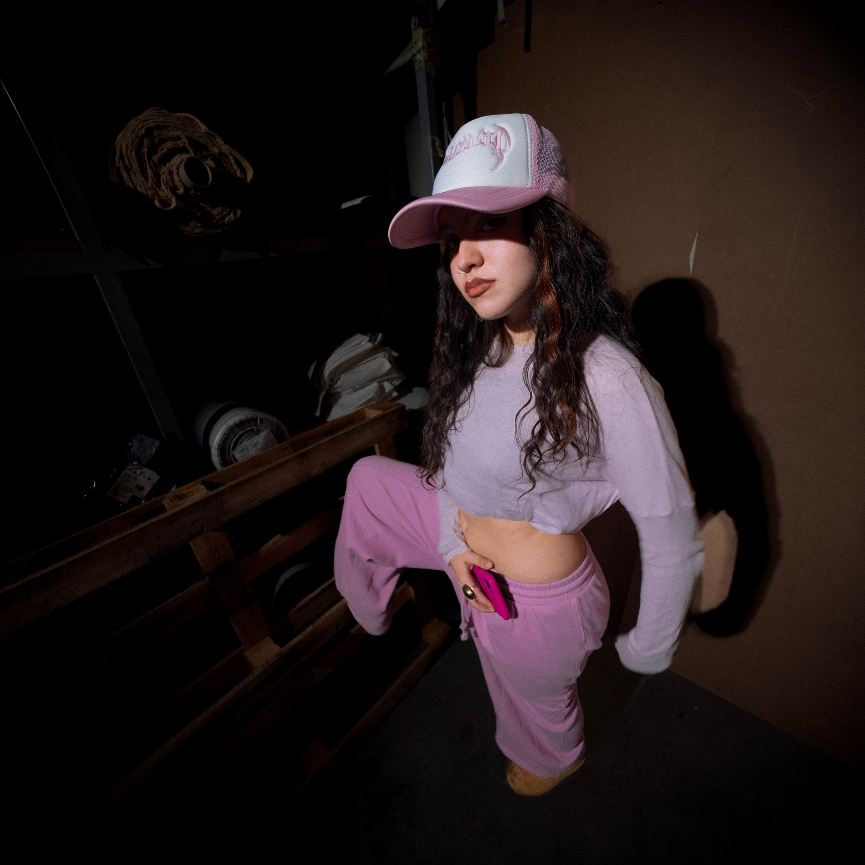 Gorra camionero, Follow God rosa