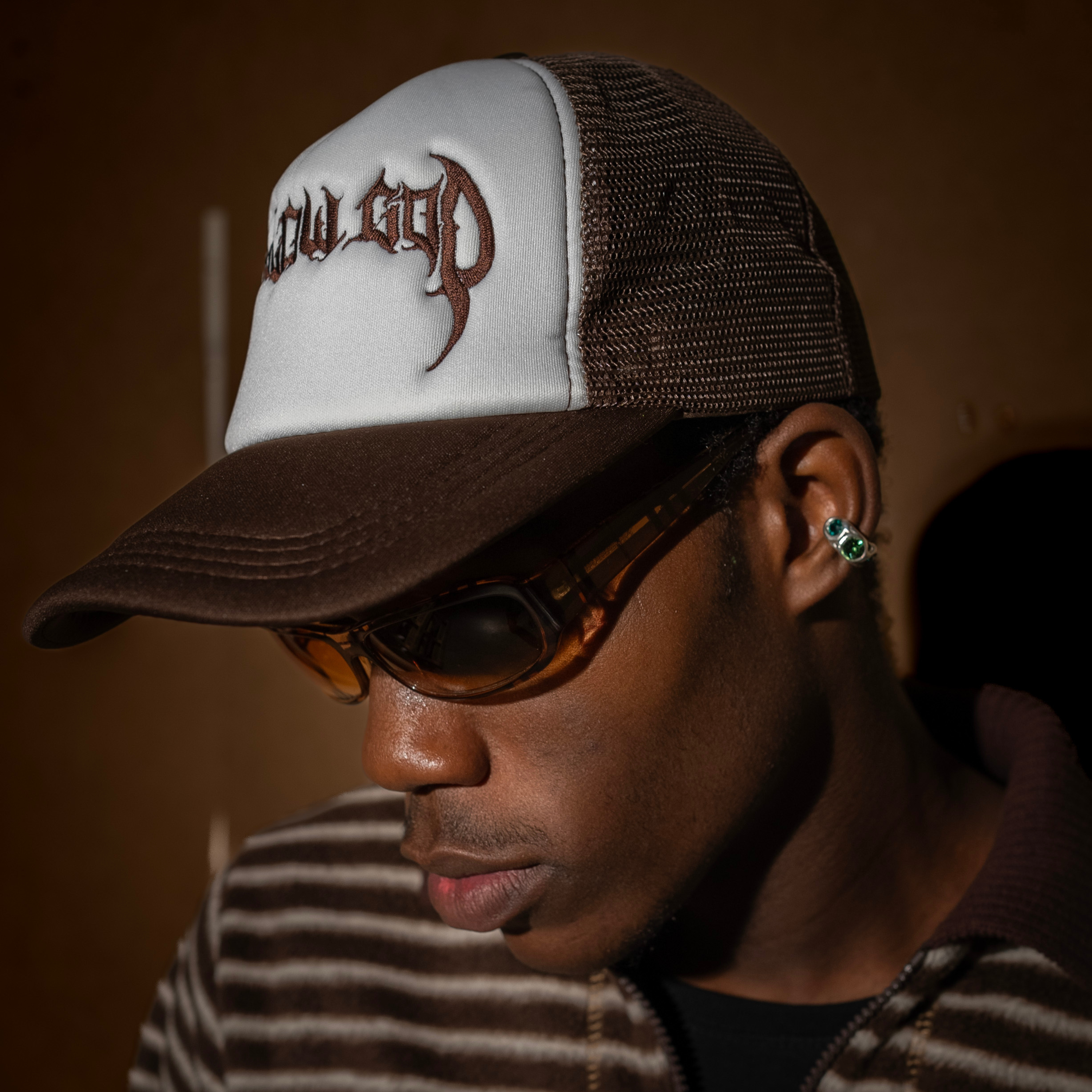 Gorra camionero, Follow God marrón 