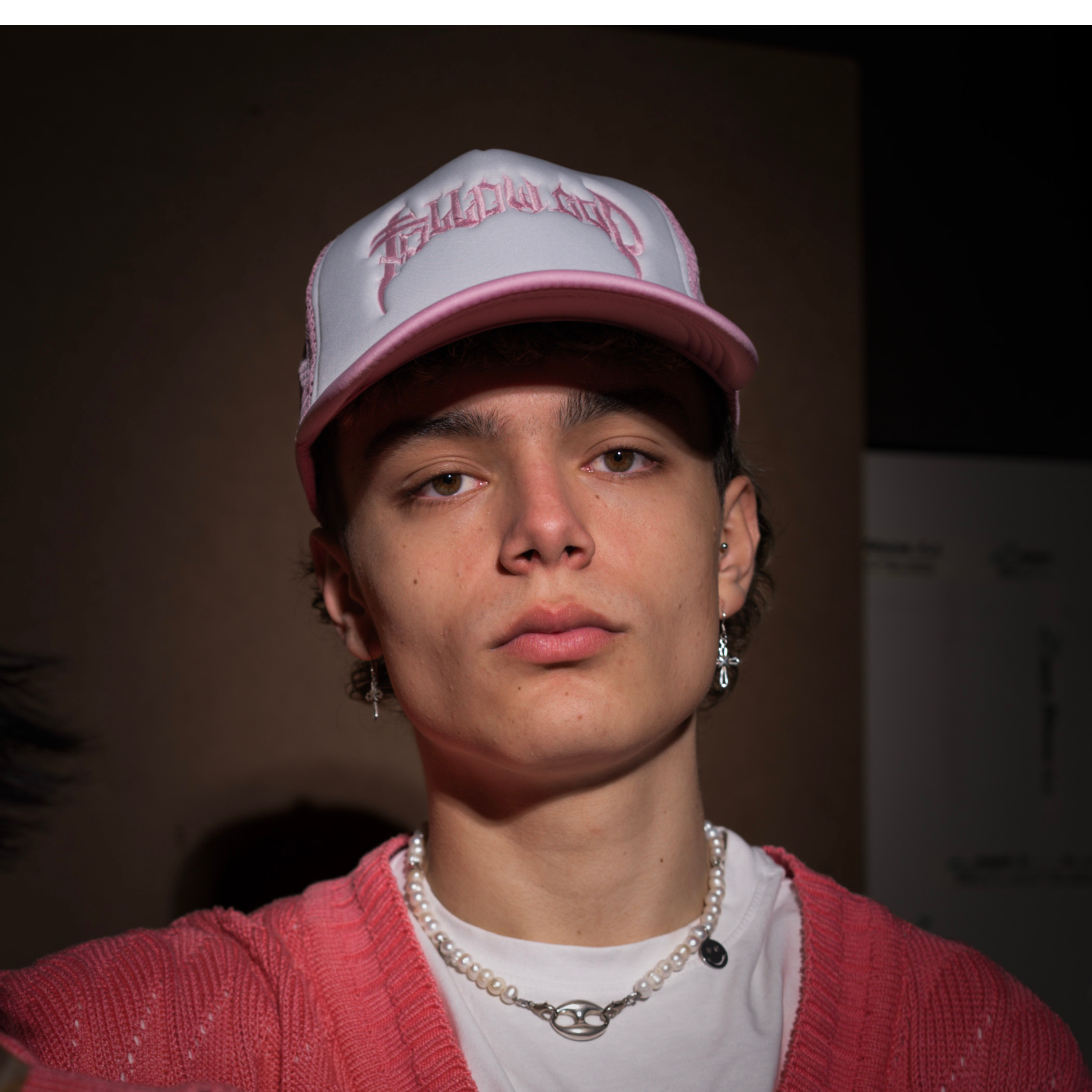 Gorra camionero, Follow God rosa