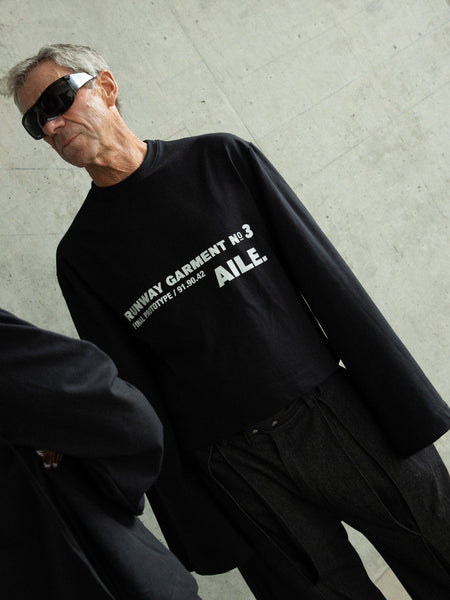 LONGSLEEVE T-SHIRT IN BLACK