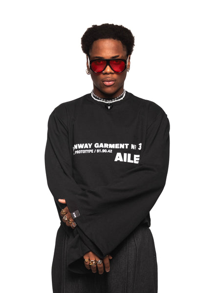LONGSLEEVE T-SHIRT IN BLACK