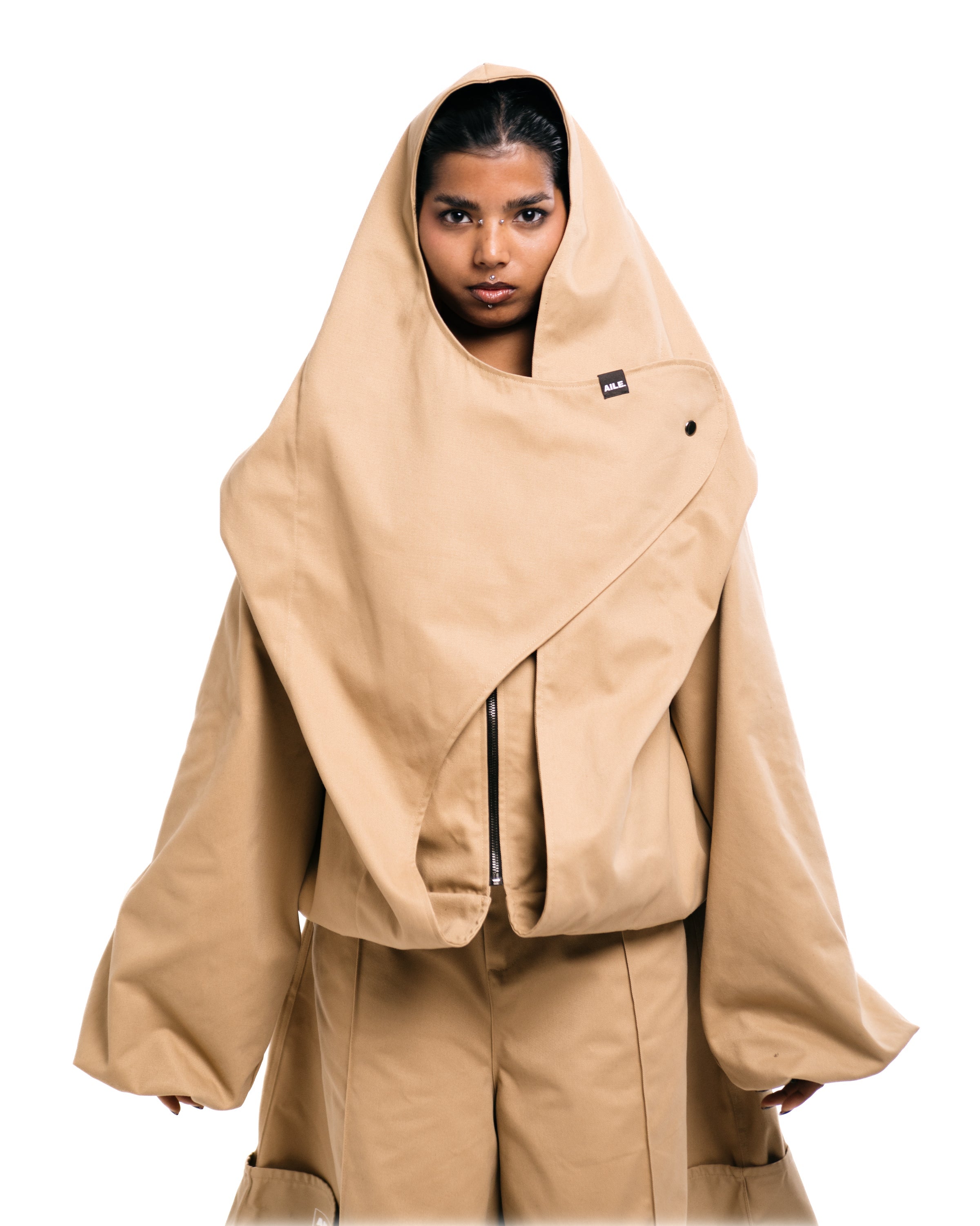 HOOD TWILL JACKET IN BEIGE