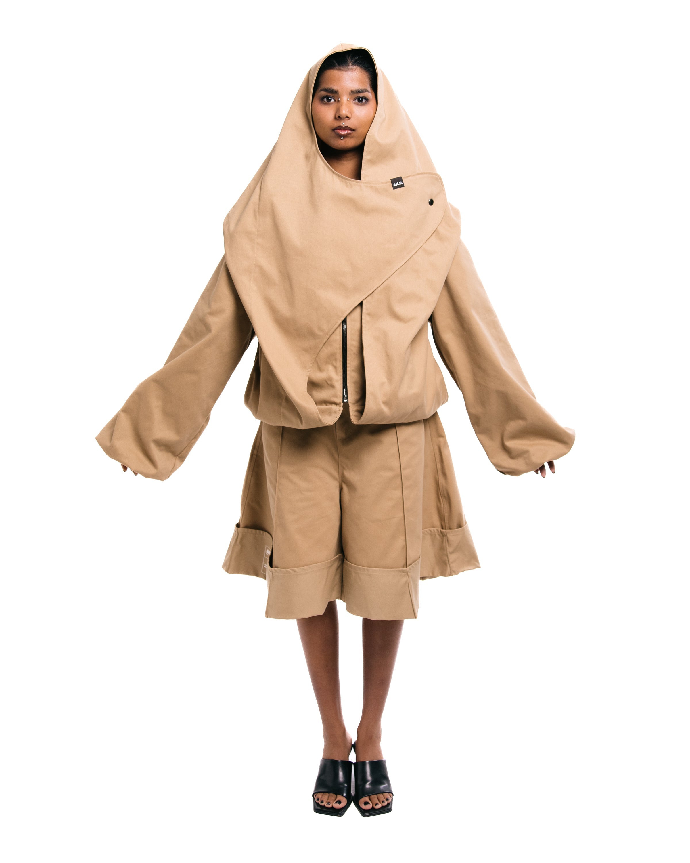 HOOD TWILL JACKET IN BEIGE