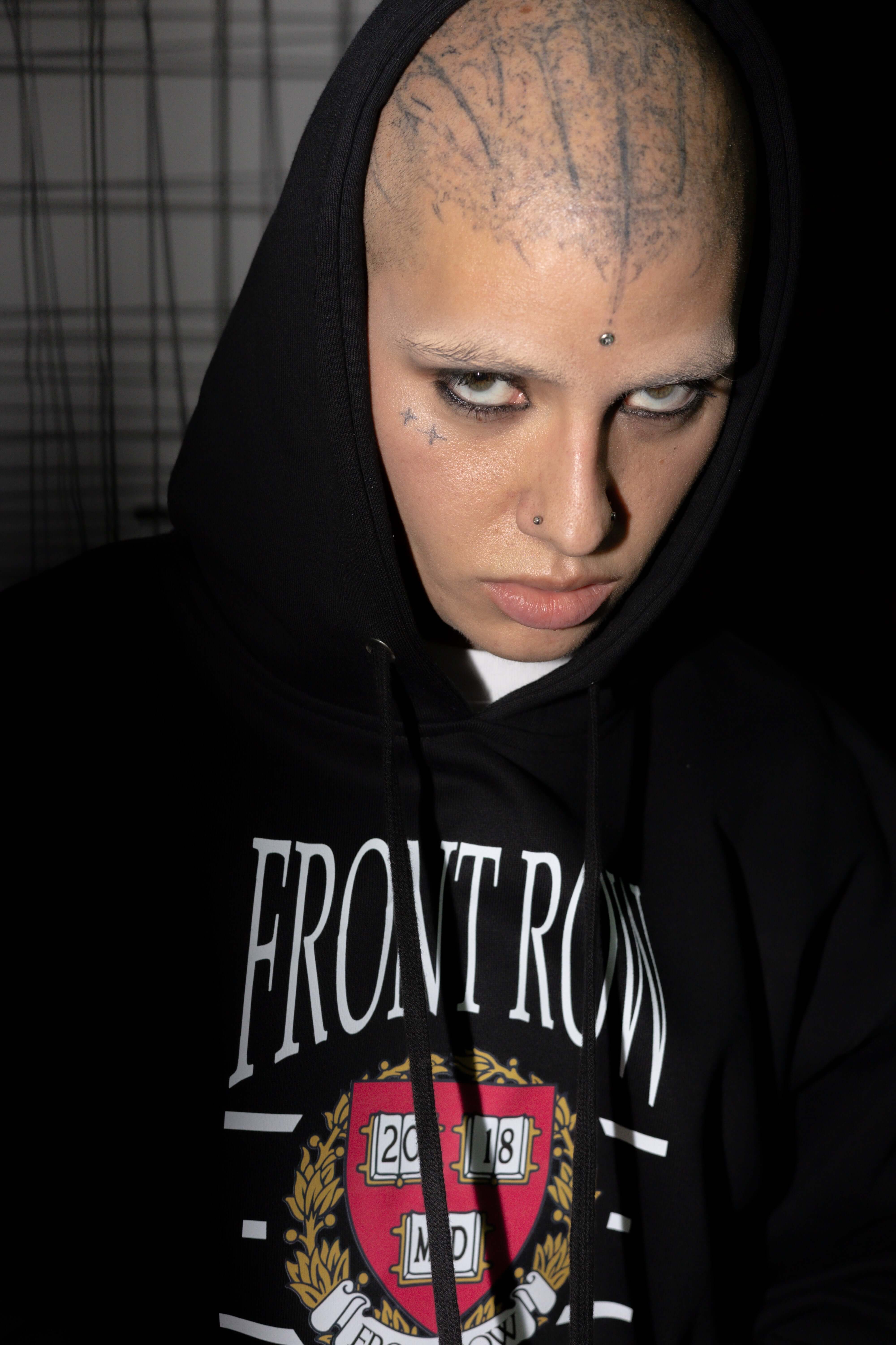 FRONT ROW COLLEGE BLACK HOODIE | FrontRowEU