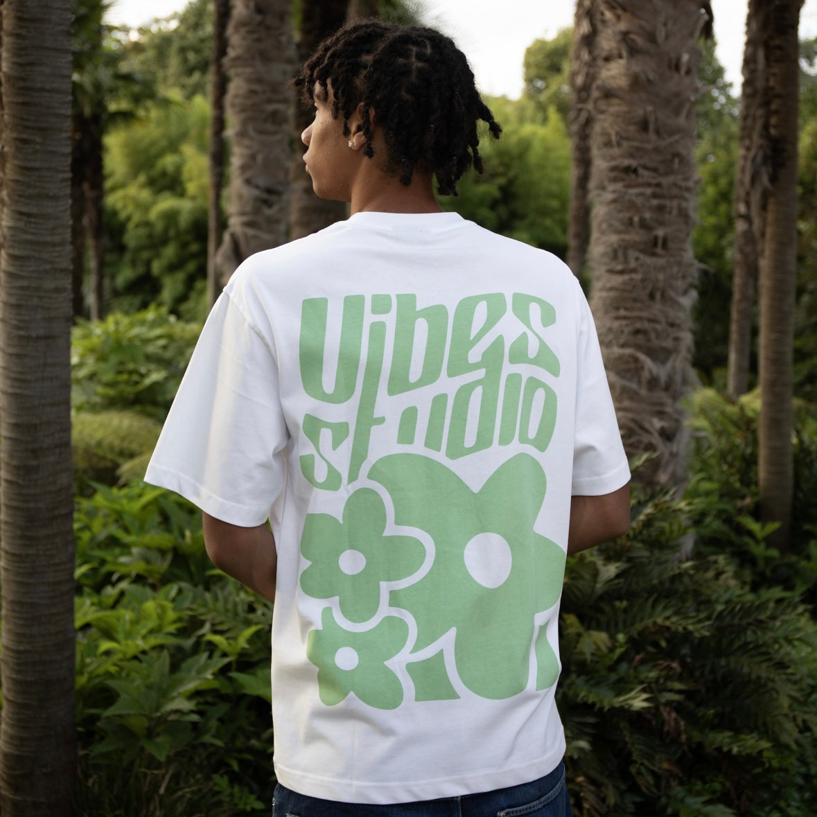 FLOWERS TEE