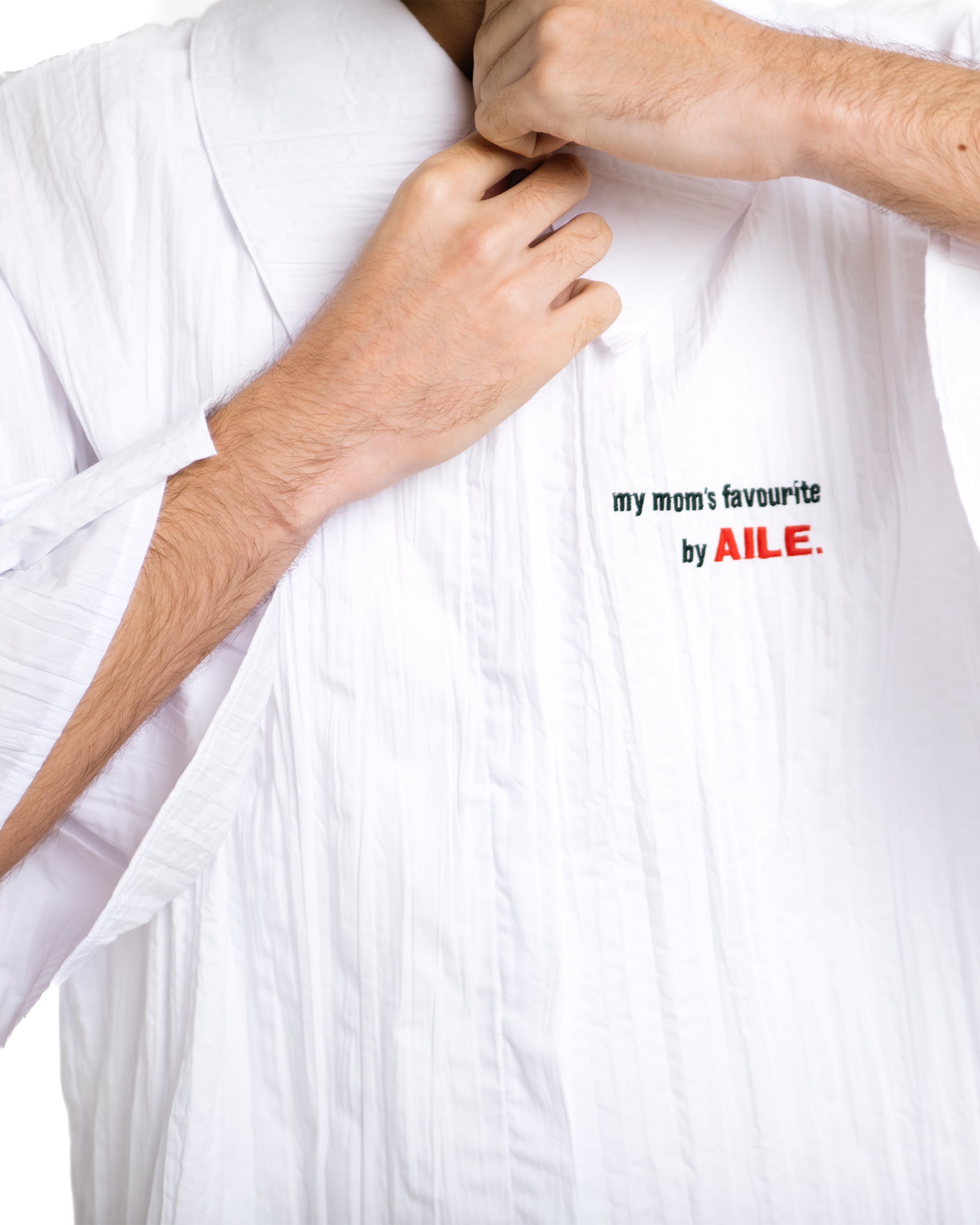 YOUR MOM'S FAVOURITE WRINKLE SHIRT