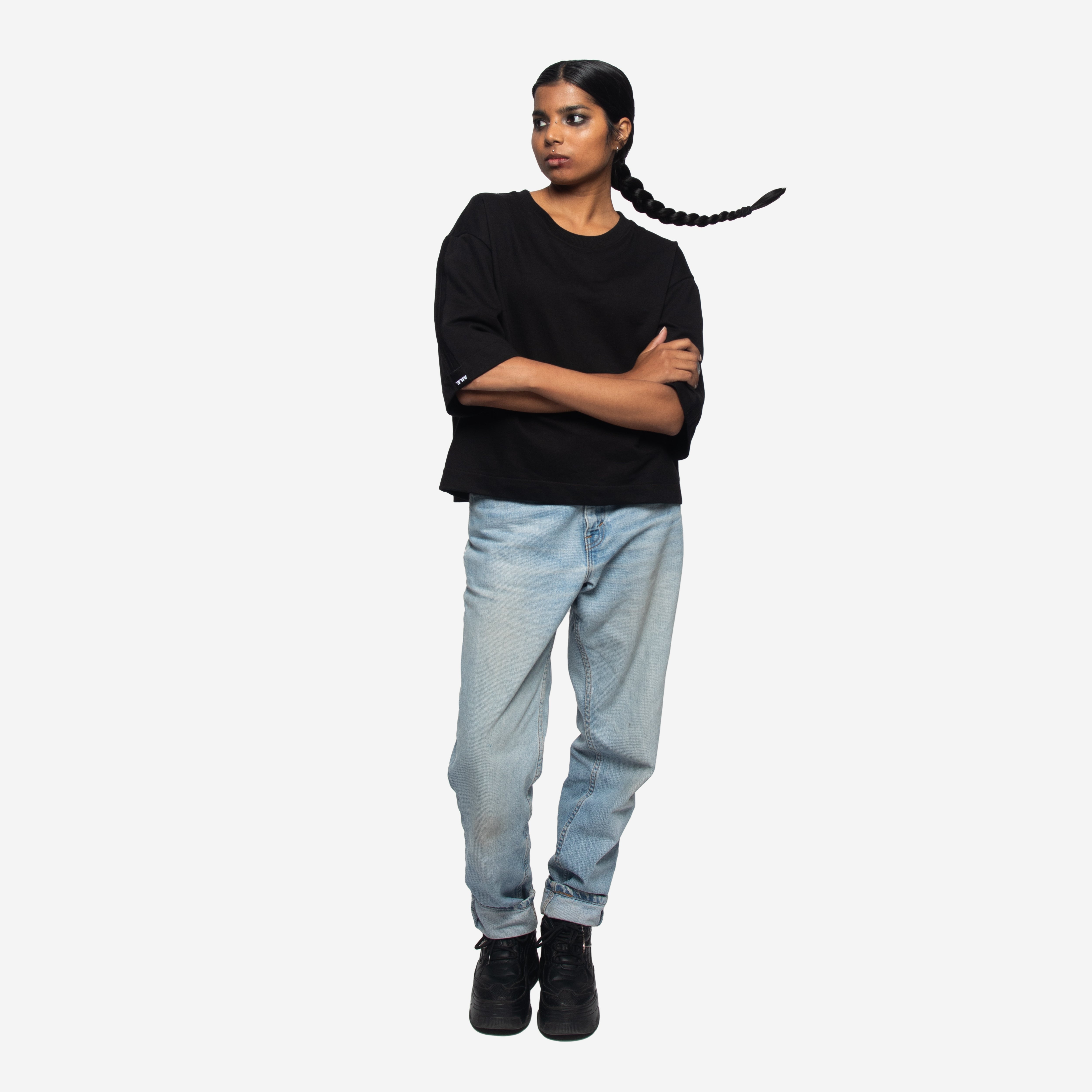 OVERSIZE CROPPED GRAPHIC T-SHIRT IN BLACK