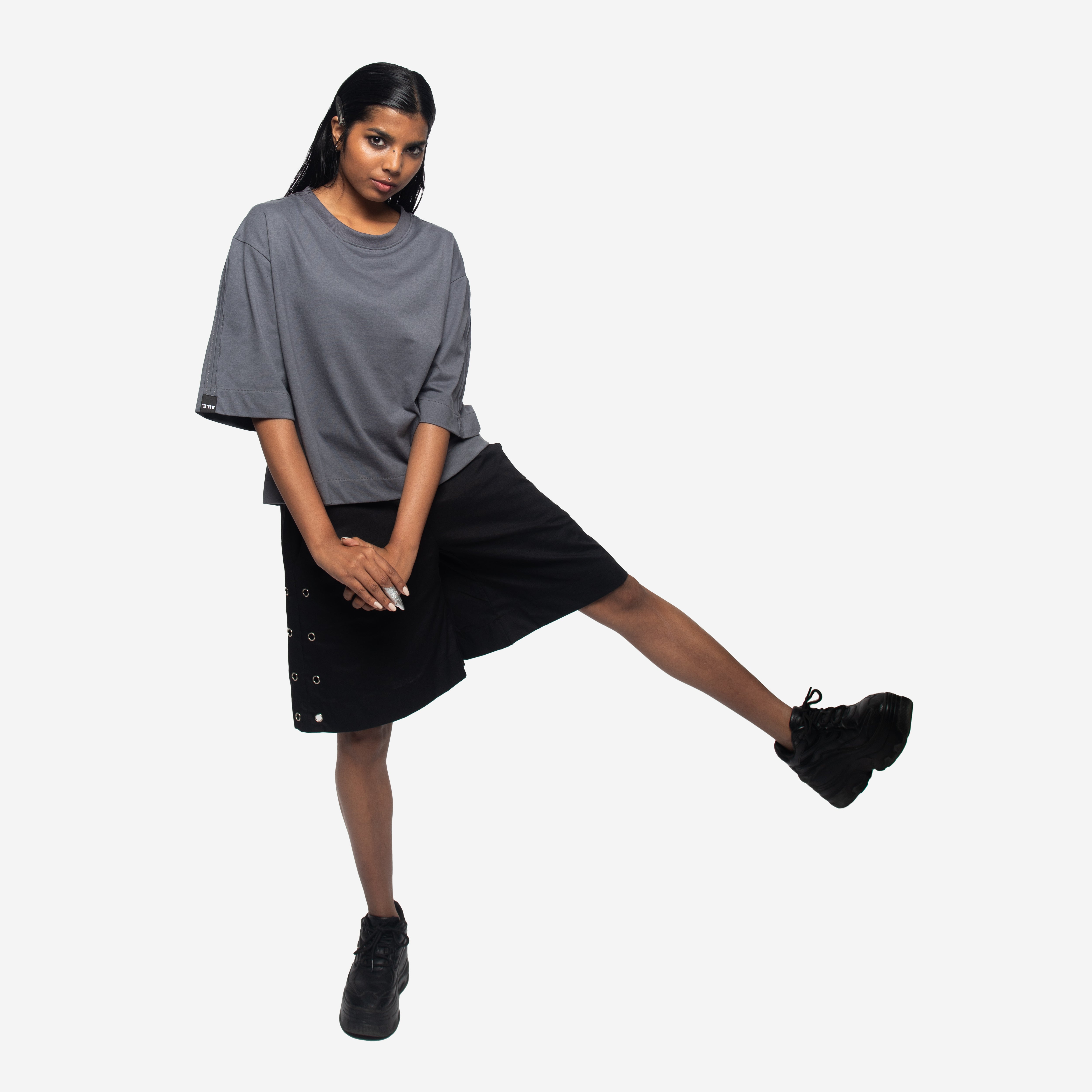OVERSIZE CROPPED GRAPHIC T-SHIRT IN GREY