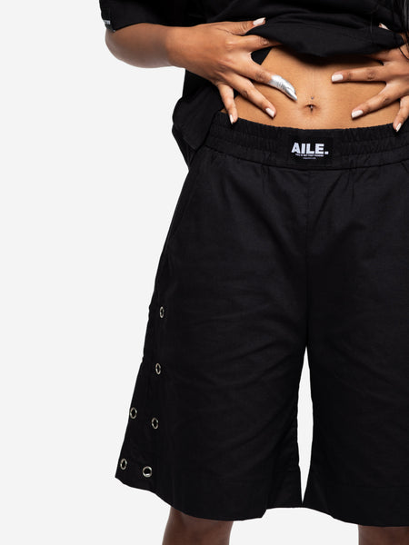 BLACK SHORTS WITH HOLES