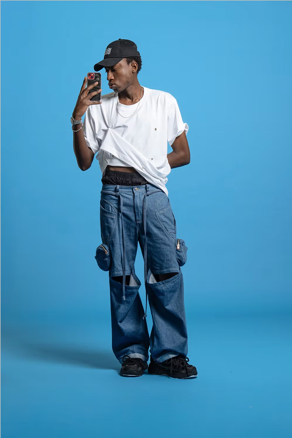 BUTTONS TEE