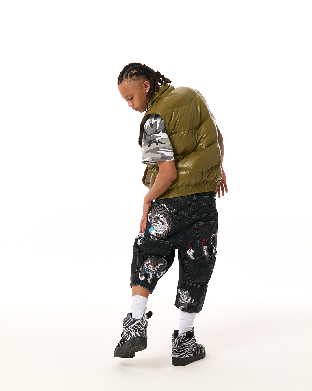 “Tora” grey embroidery jorts